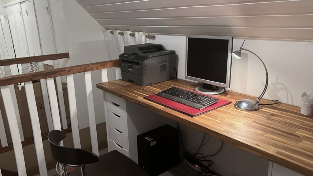 resultat de la réalisation du projet de COIN BUREAU sur palier. VUE DE droite